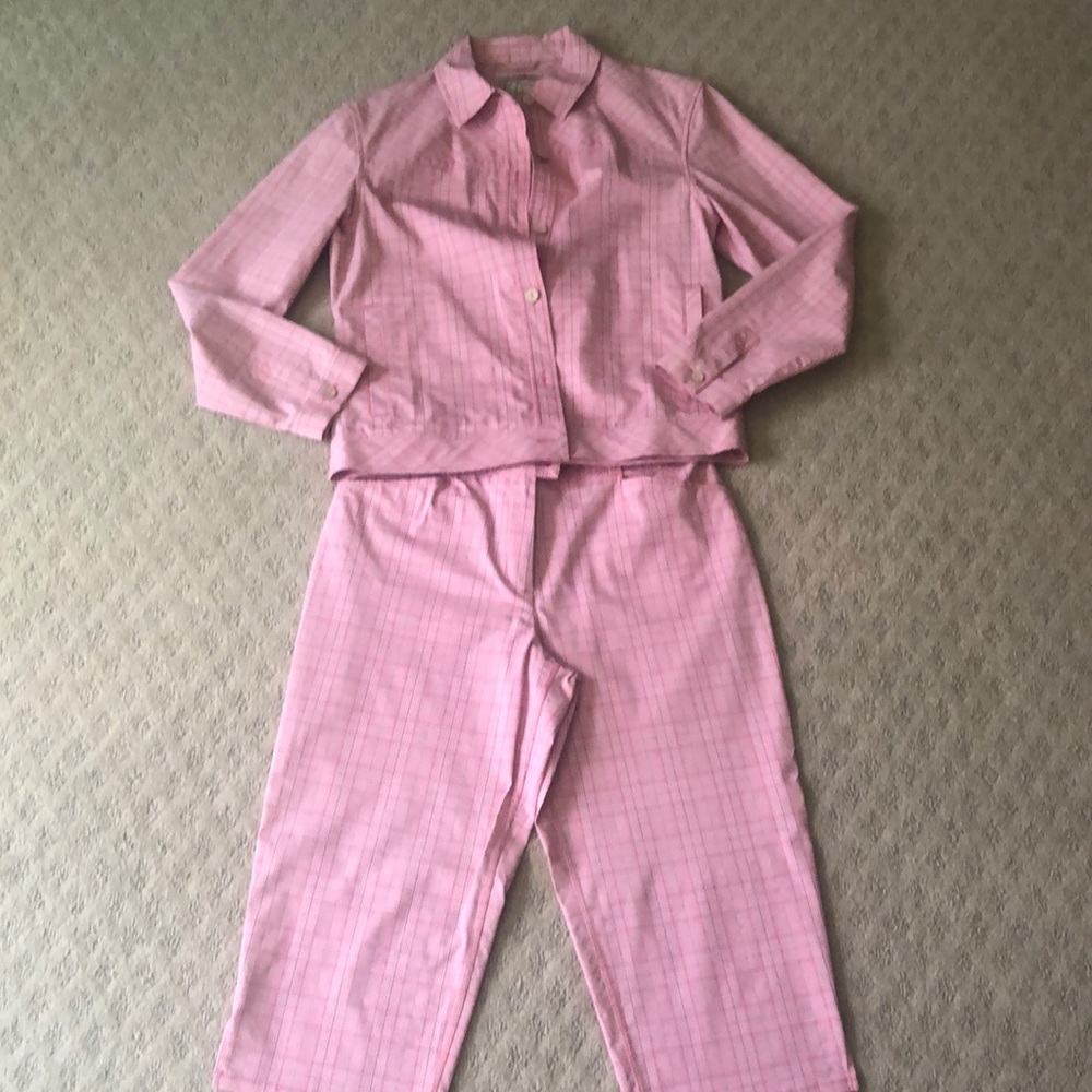 Like new stretch Tommy Bahama jacket and capris.
